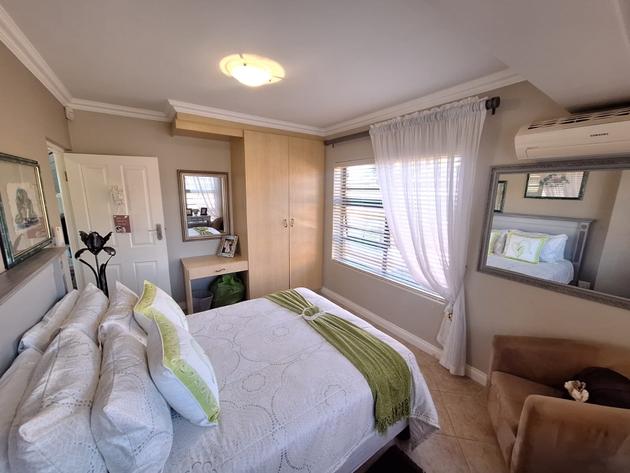 3 Bedroom Property for Sale in Wavecrest Eastern Cape